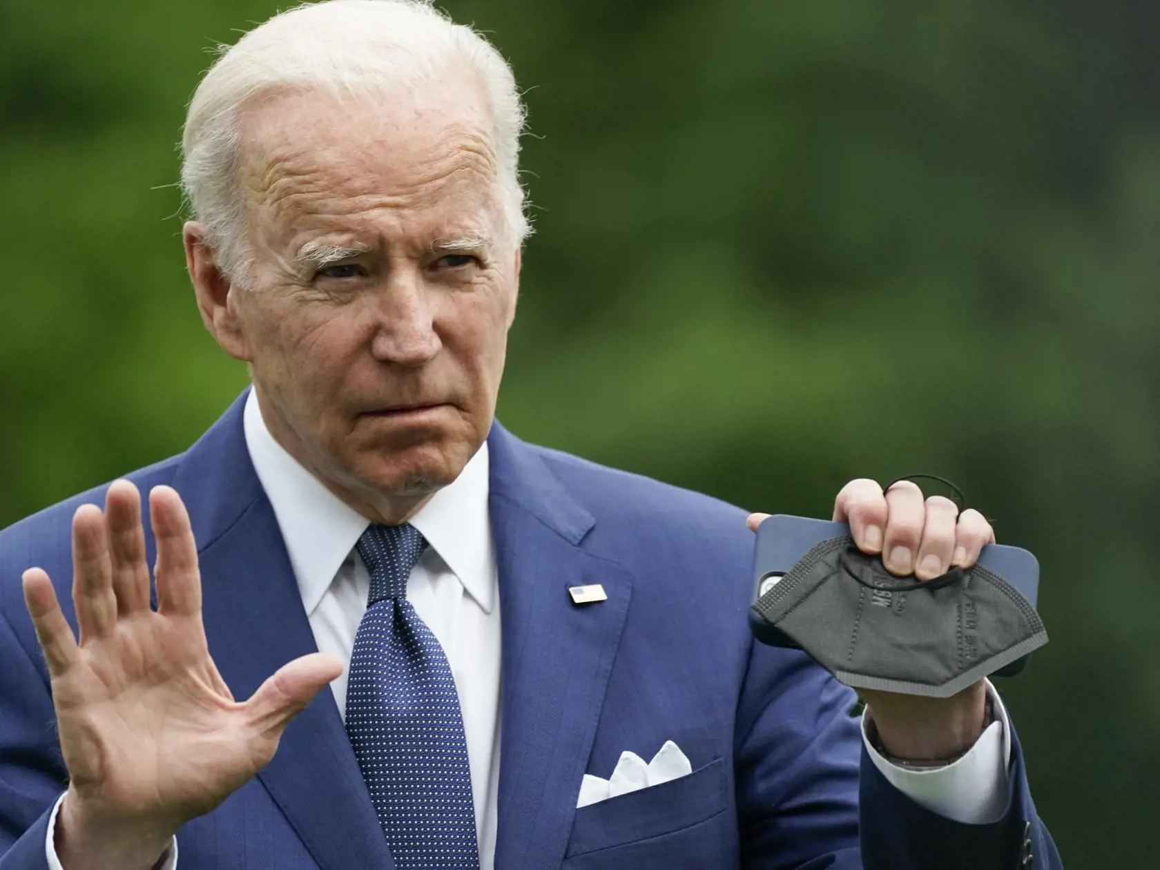 Smutný Biden po streľbe na základnej škole v meste Uvalde.