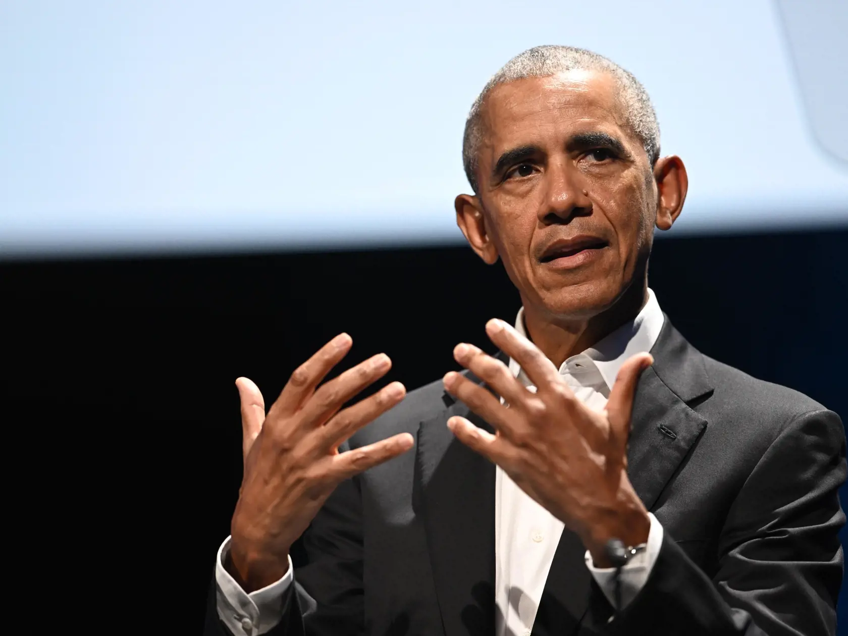 Na snímke bývalý americký prezident Barack Obama reční počas Kodaňského summitu o demokracii organizovaného neziskovou organizáciou Alliance of Democracies v Kodani 10. júna 2022.