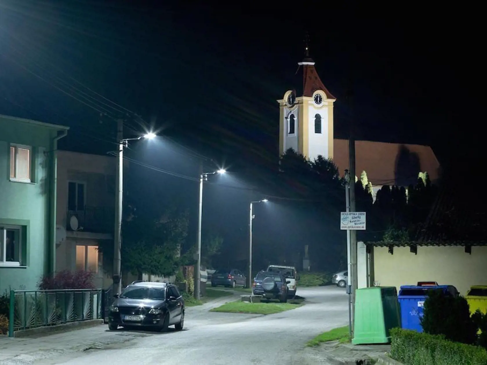 Dominantou obce Čáry je Kostol svätého Martina.