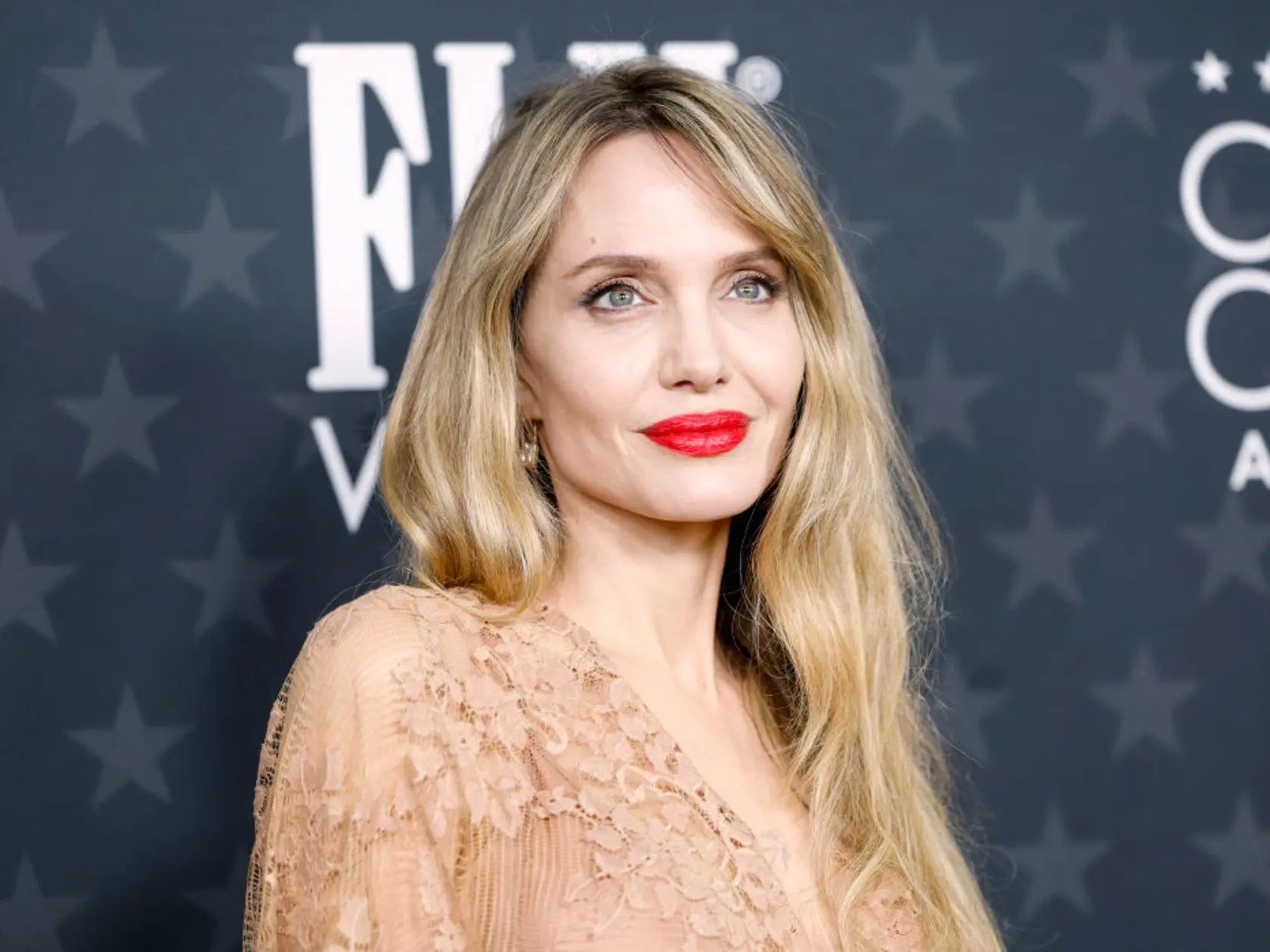 Krásna Angelina Jolie si prechádza veľkou životnou zmenou.
