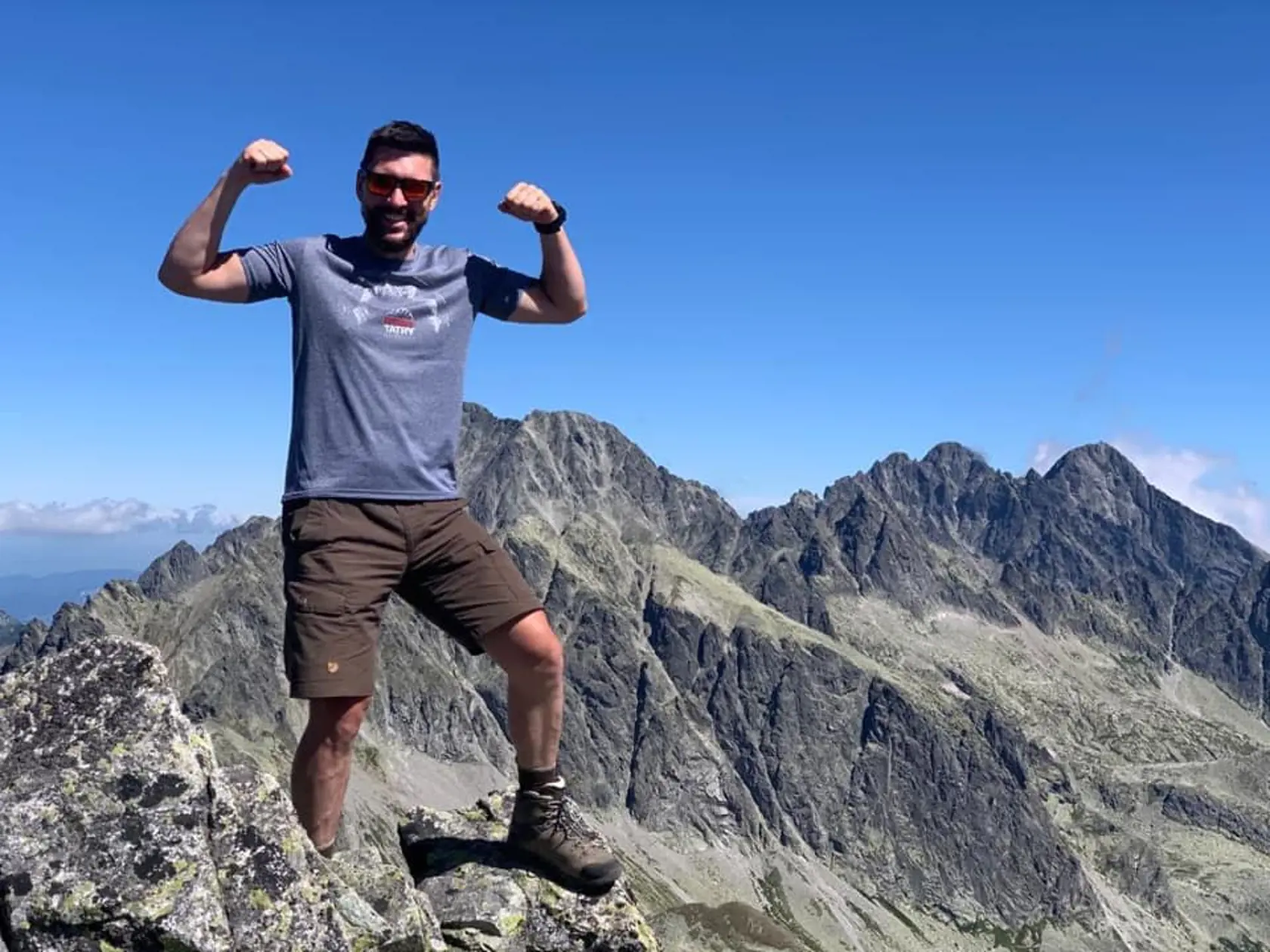 Šéf rezortu pôdohospodárstva pokoril viacero Tatranských štítov. Okrem turistike sa vo voľnom čase venuje aj cyklistike, skialpu alebo práci okolo domu.
