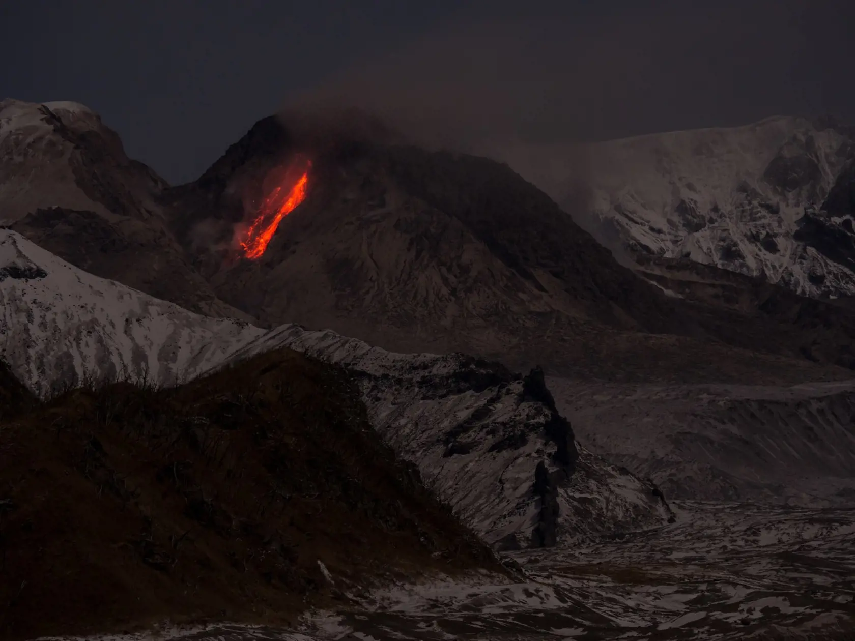 Erupcia sopky Siveluč v roku 2013.