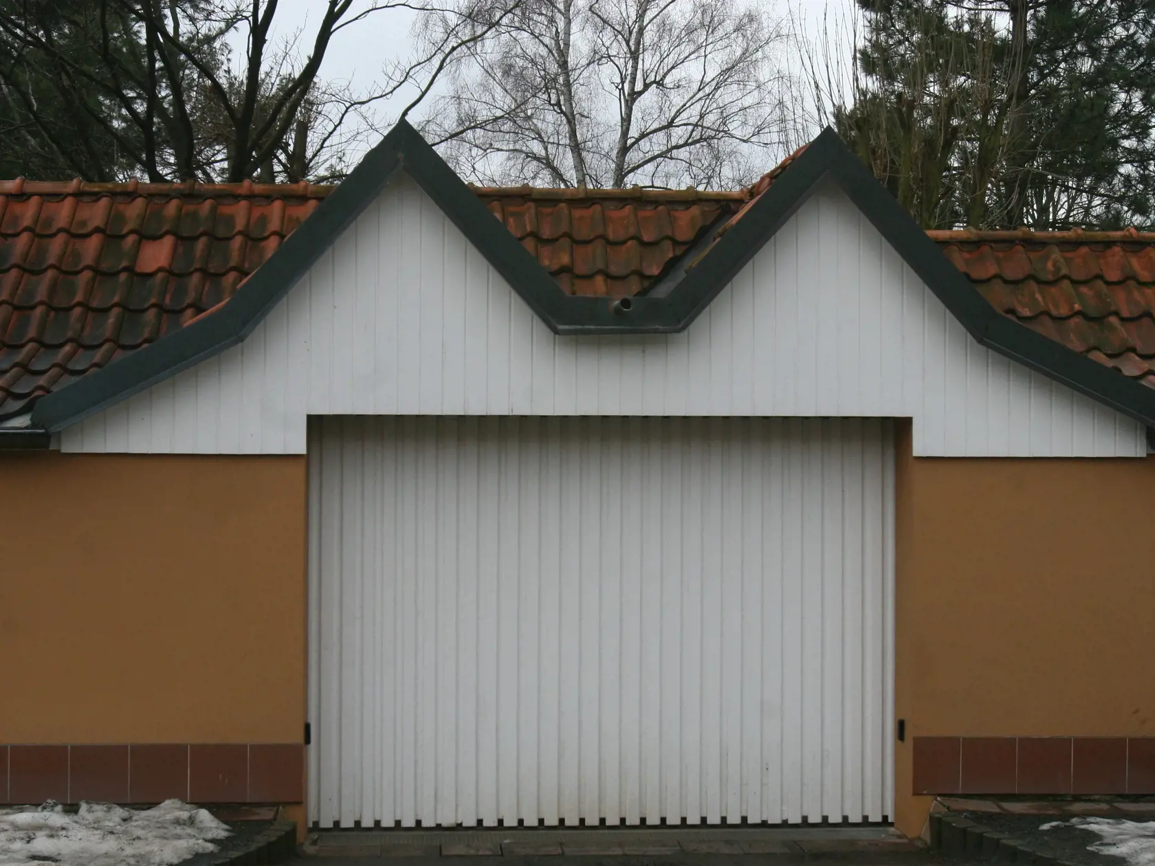 Dedič sa nevie prekliatej vily zbaviť.