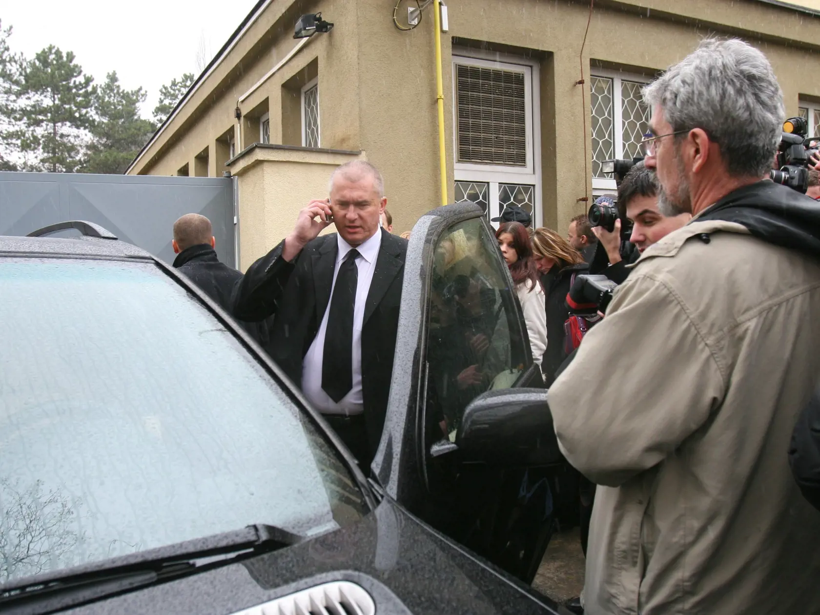 Posledná rozlúčka bola aj o emóciách a napätí.