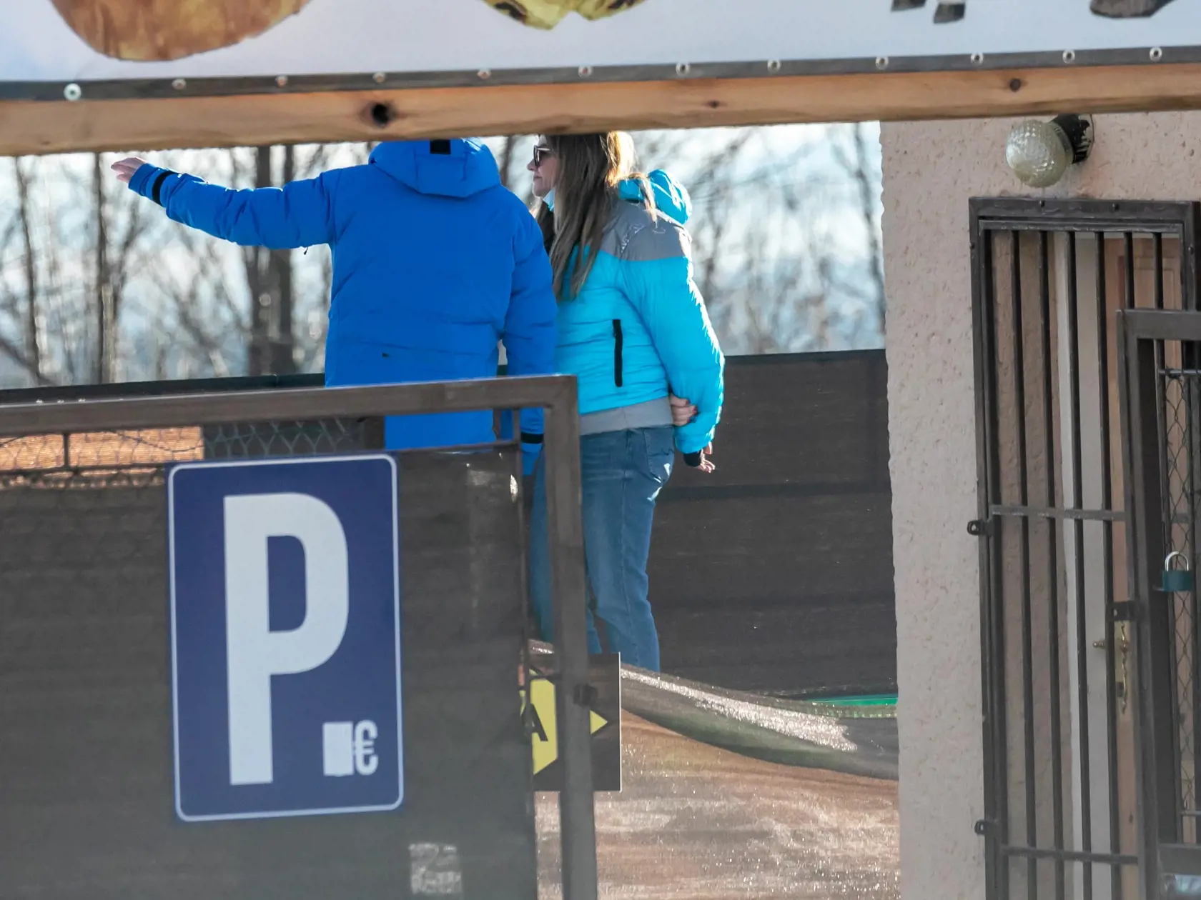 Monika Beňová s partnerom Ľubošom v Starom Smokovci, obzerali si miestnu atrakciu.
