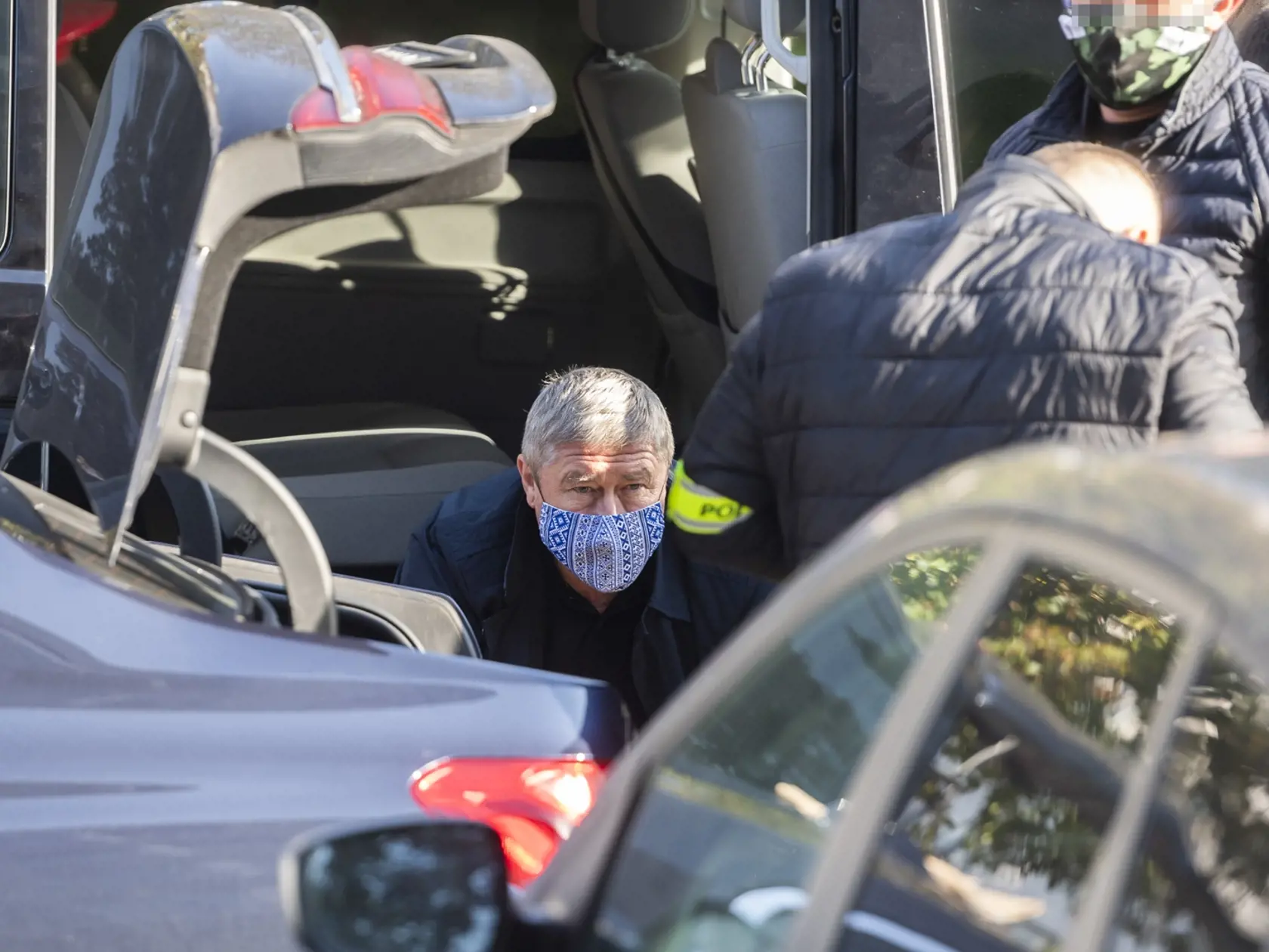 Na snímke špeciálny prokurátor Dušan Kováčik (vľavo), ktorého zadržala Národná kriminálna agentúra (NAKA) v Bratislave vo štvrtok 22. októbra 2020.