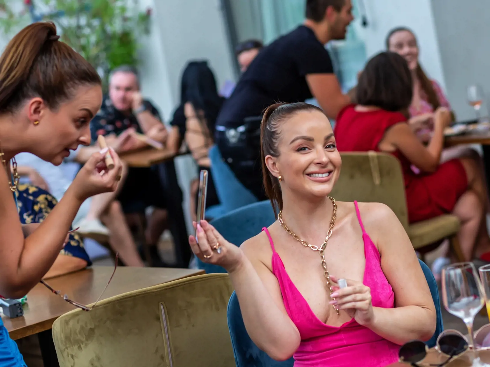 Narodeninová párty TV JOJ v reštaurácii Aušpic. Na snímke Daniela Nízlová a Veronika Nízlová.