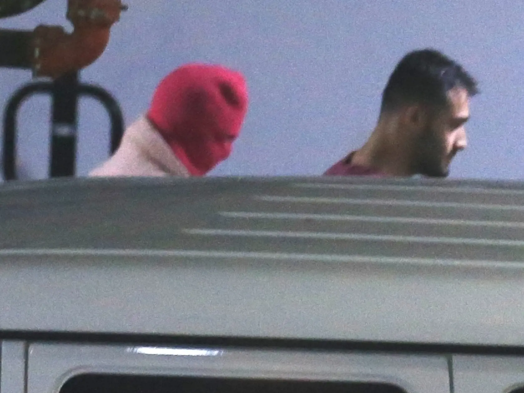 Britney Spears si užívala nočný život v lyžiarskej maske