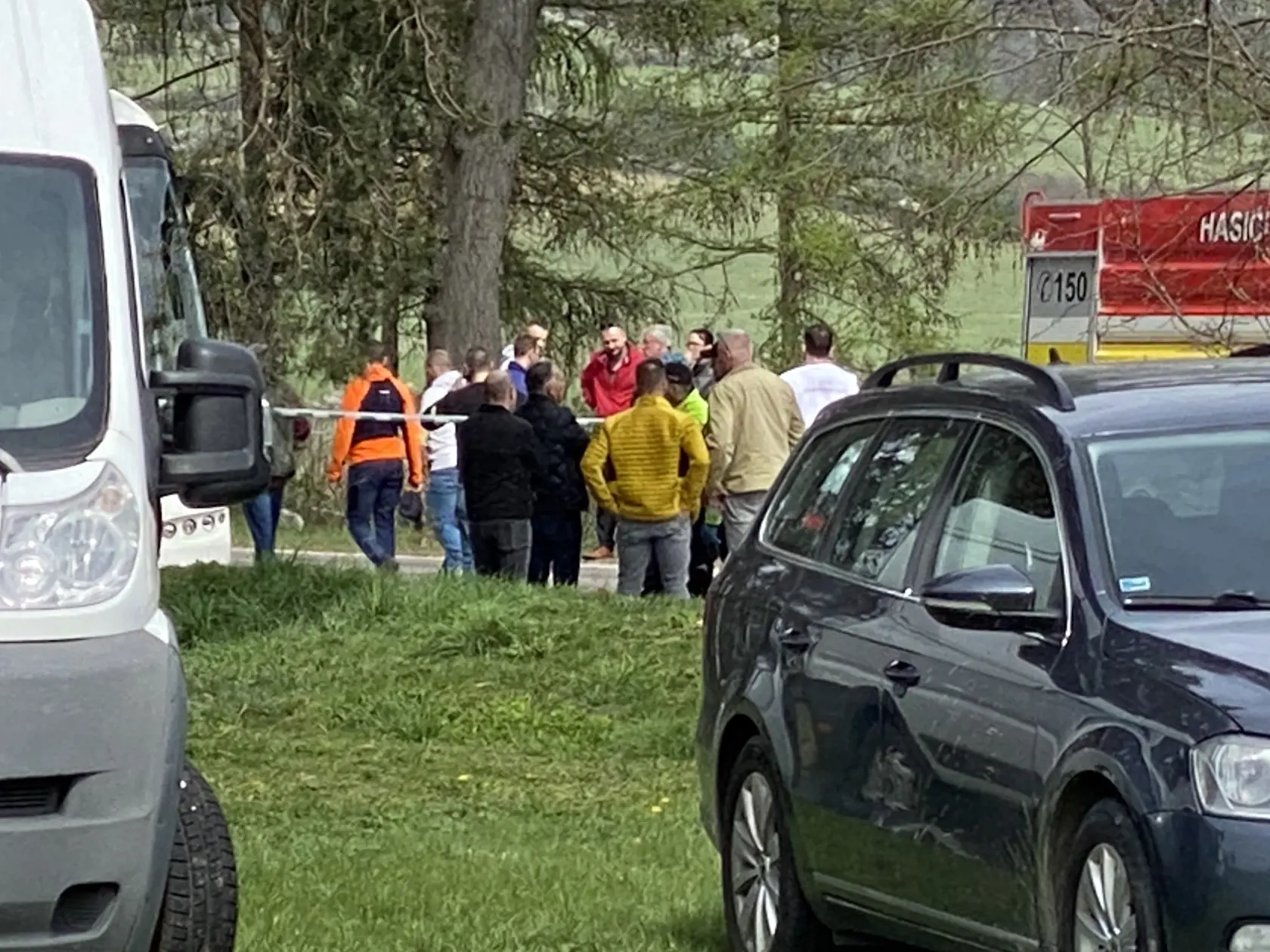 Na miesto tragédie prišli aj dvaja otcovia obetí.
