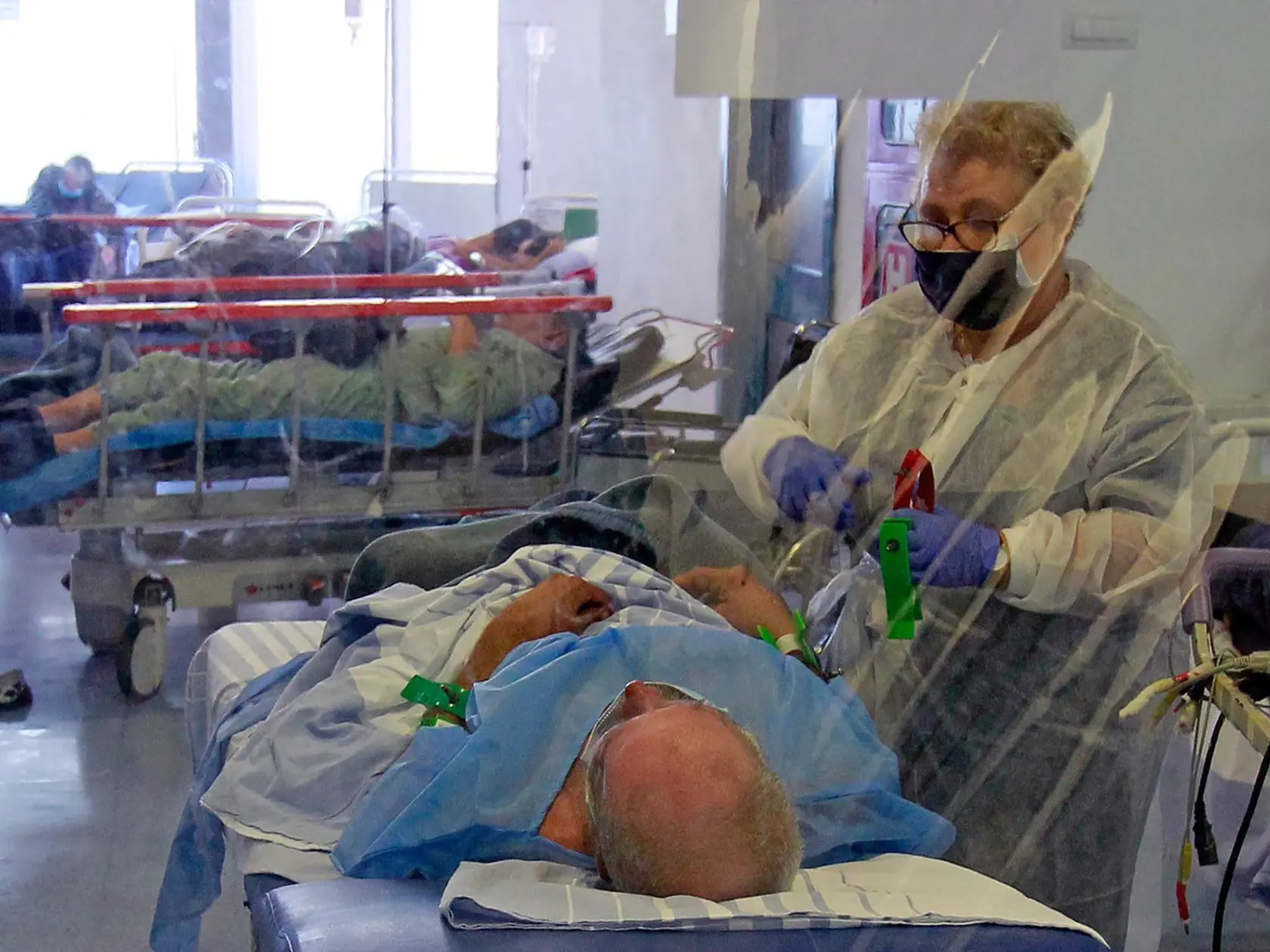 Medzi obeťami bolo 218 žien a 211 mužov.