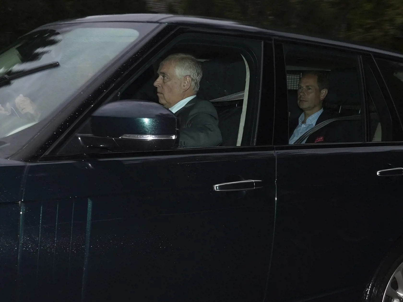 Princ Andrew s princom Williamom na ceste za kráľovnou