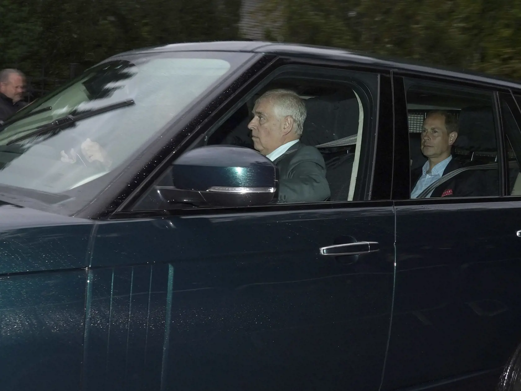Princ Andrew s princom Williamom na ceste za kráľovnou