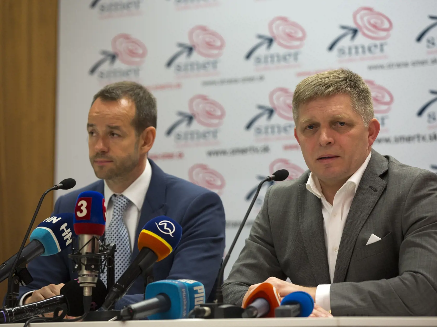 Centrála strany SMER-SD, rokuje o budúcom ministrovi vnútra
Na snímke Viktor Stromček a Róbert Fico na TK po rokovaní strany SMER-SDS
