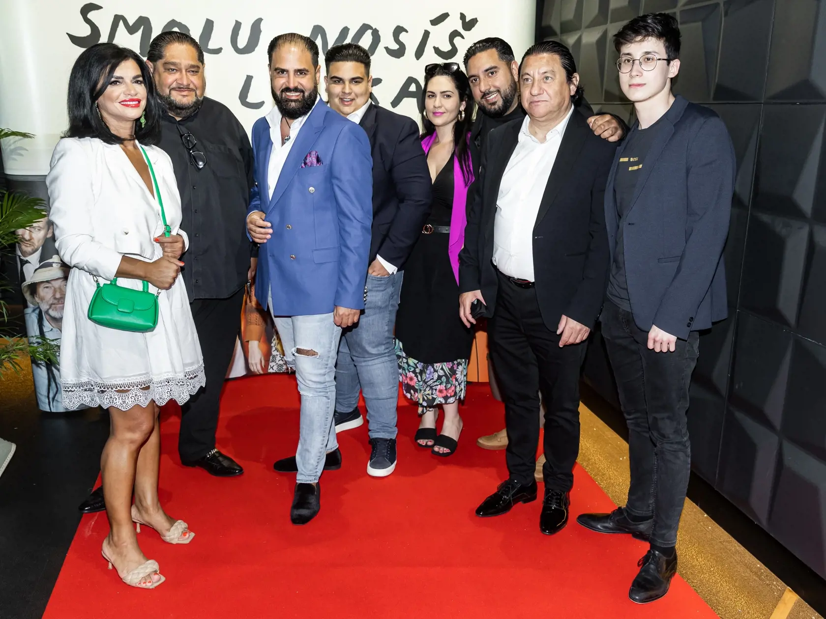 Premiéra filmu “Smolu nosíš ty, láska” v Bratislave. Na snímke Ernest Šarközi, Silvia Šarköziová, Štefan Banyák a Cigánski diabli.