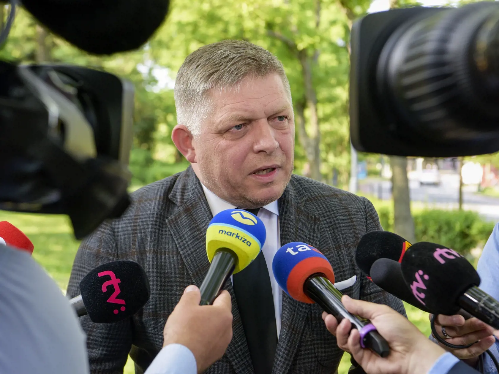 Na snímke predseda strany SMER - sociálna demokracia Robert Fico počas brífingu po stretnutí s predsedom vlády SR Ľudovítom Ódorom na Úrade vlády 29. mája 2023 v Bratislave.
