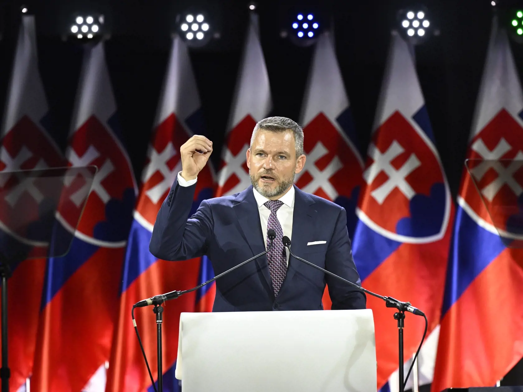 Na snímke predseda mimoparlamentnej strany Hlas-SD Peter Pellegrini gestikuluje počas príhovoru na sneme strany v Púchove v sobotu 10. júna 2023.
