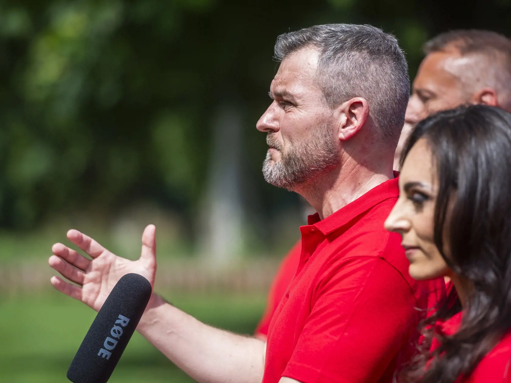 Na snímke zľava predseda HLAS-SD Peter Pellegrini a podpredsedníčka HLAS-SD Zuzana Dolinková počas predstavenia kandidátky strany Hlas-sociálna demokracia do predčasných parlamentných volieb v Bratislave 30. júna 2023.