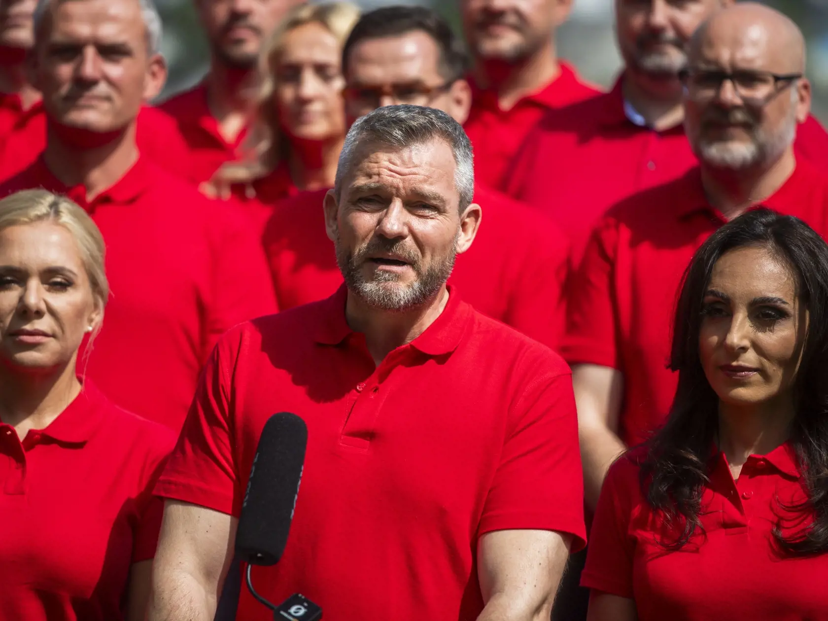 Na snímke zľava v popredí podpredsedníčka HLAS-SD Denisa Saková, predseda HLAS-SD Peter Pellegrini a podpredsedníčka HLAS-SD Zuzana Dolinková počas predstavenia kandidátky strany Hlas-sociálna demokracia do predčasných parlamentných volieb v Bratislave 30. júna 2023.