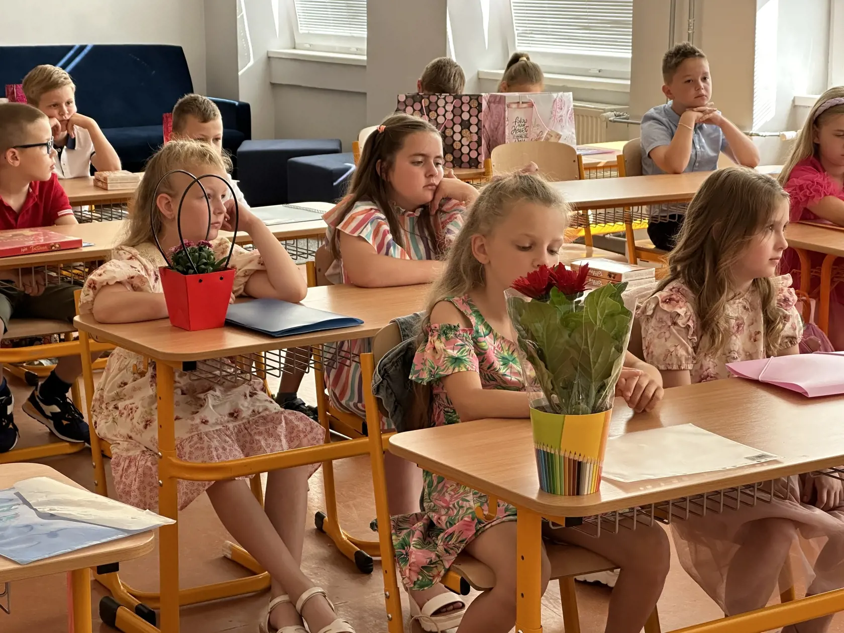 Do lavíc dnes zasadlo prvýkrát viac ako 60tisíc prváčikov, ktorí spoznajú svojich učiteľov a spolužiakov. (ilustračné foto)