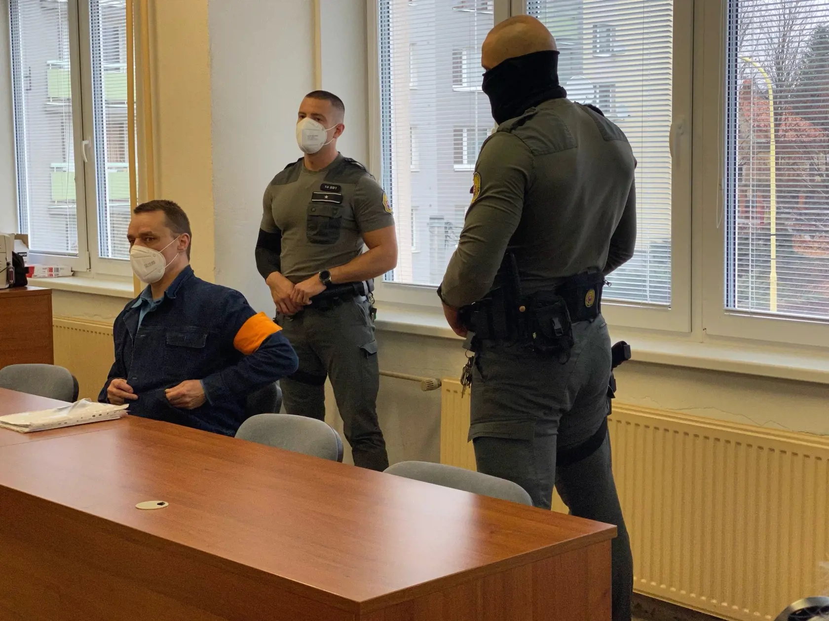 Slavomír Surový žiada prešovský súd o obnovu konania. Chce dokázať, že jeho 15-ročný trest za vraždu Petra Klešča a pokus o vraždu Róberta Holuba z roku 1997 je justičným omylom a v tejto veci je nevinný. V jeho prospech už svedčil Mikuláš Černák aj spoluodsúdený Alexander Horváth. Svedectvo chcel aj od nájomného vraha mafie Alojza Kromku