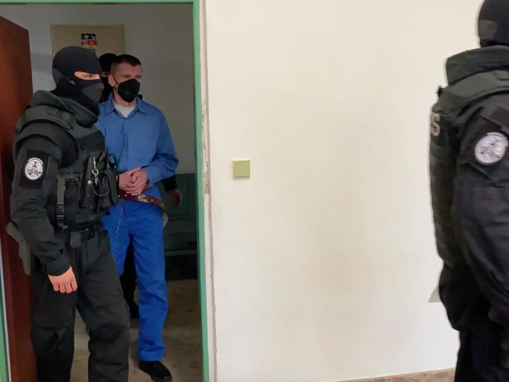 Nájomný vrah mafie - doživotne odsúdený Alojz Kromka, prezývaný Čistič, stál 25. novembra pred prešovským okresný súdom ako svedok. Bývalýčlen podsvetia a spolupracovník Mikuláša Černáka od neho chcel, aby mu dosvedčil, že s vraždou P. Klešča a pokusu o vraždu J. Holuba nemá nič spoločné a bol odsúdený ako nevinný.