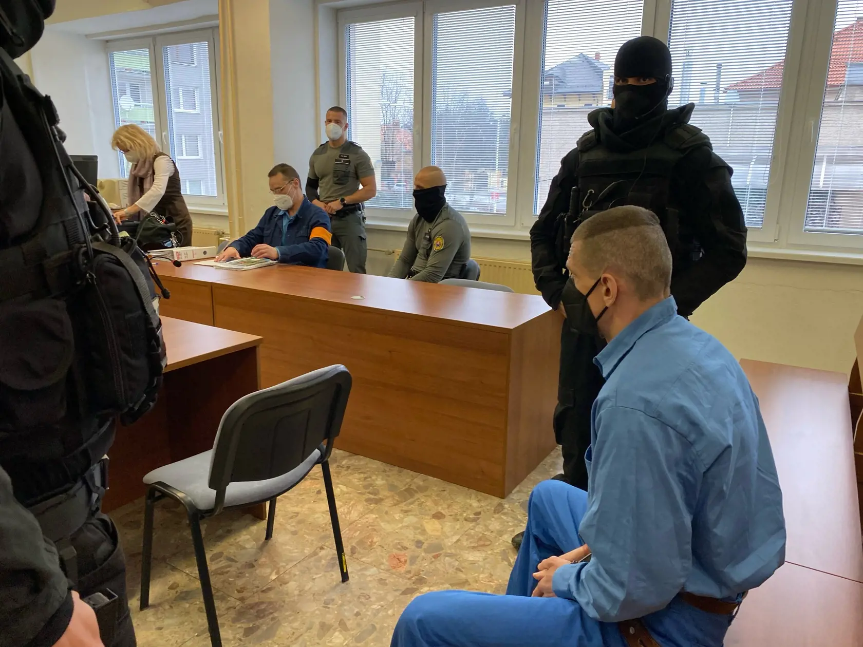 Slavomír Surový žiada prešovský súd o obnovu konania. Chce dokázať, že jeho 15-ročný trest za vraždu Petra Klešča a pokus o vraždu Róberta Holuba z roku 1997 je justičným omylom a v tejto veci je nevinný. V jeho prospech už svedčil Mikuláš Černák aj spoluodsúdený Alexander Horváth. Svedectvo chcel aj od nájomného vraha mafie Alojza Kromku