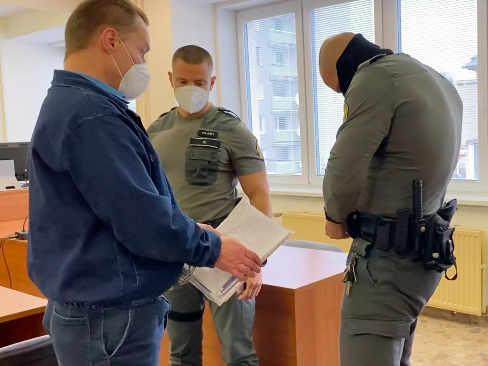 Slavomír Surový žiada prešovský súd o obnovu konania. Chce dokázať, že jeho 15-ročný trest za vraždu Petra Klešča a pokus o vraždu Róberta Holuba z roku 1997 je justičným omylom a v tejto veci je nevinný. V jeho prospech už svedčil Mikuláš Černák aj spoluodsúdený Alexander Horváth. Svedectvo chcel aj od nájomného vraha mafie Alojza Kromku