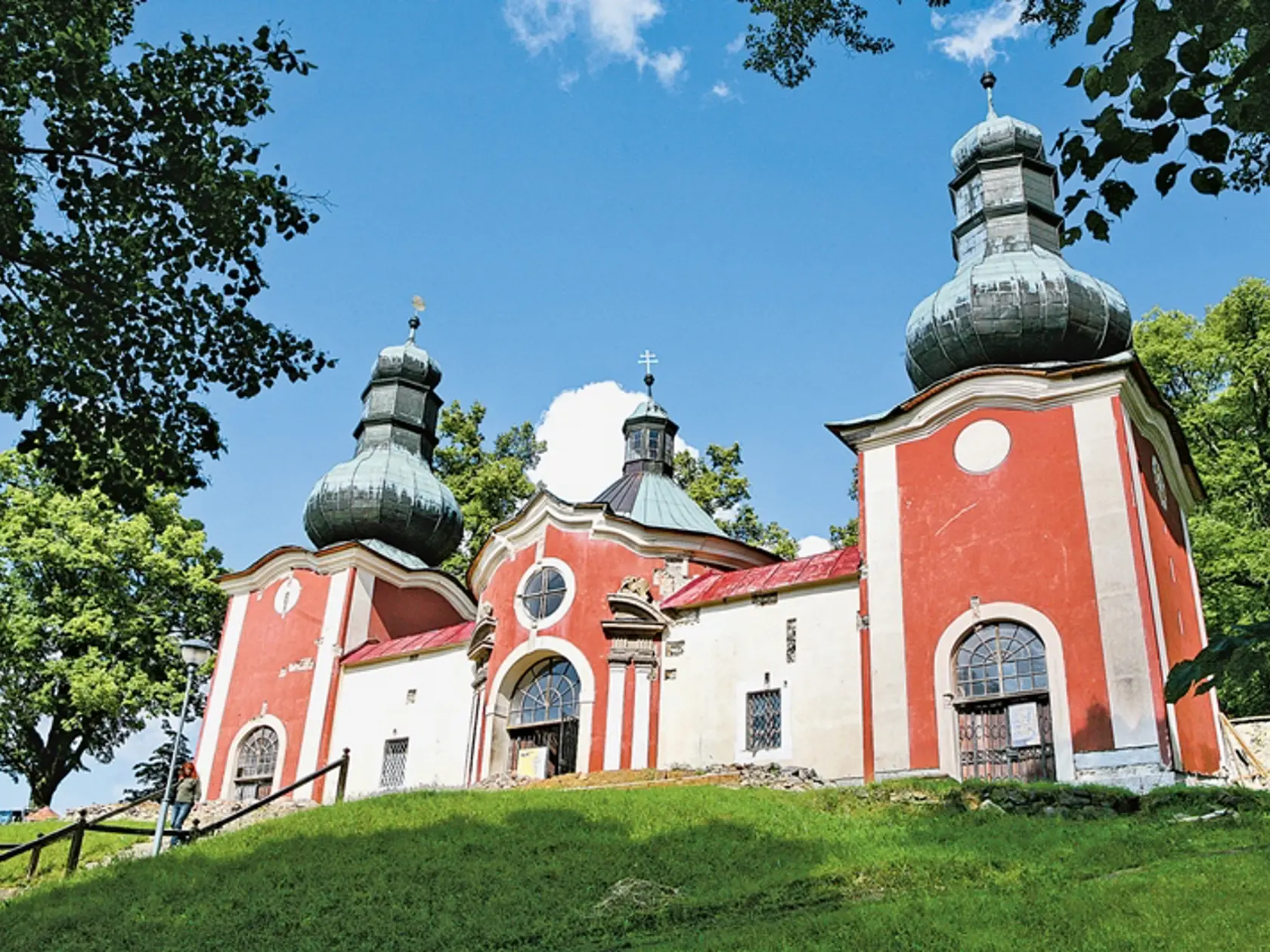 Kalvária: Banská Štiavnica a jej okolie ponúkajú zaujímavosti dostupné autom i peši.