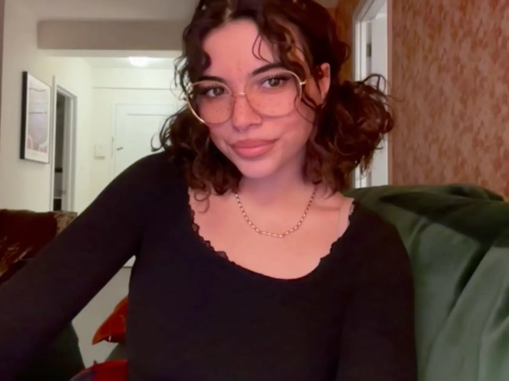 Dcéra speváka Davida Bowieho a modelky Iman. Krásu zdedila po mame, talent po otcovi.