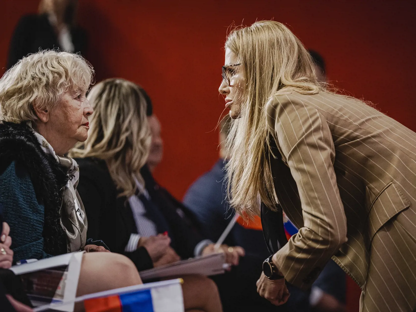 V bratislavskejI Incheba Expo aréne sa konal predvolebný snem hnutia SME RODINA. Na snímke Anna Gogová, matka Borisa Kollára s Petrou Krištúfkovou.