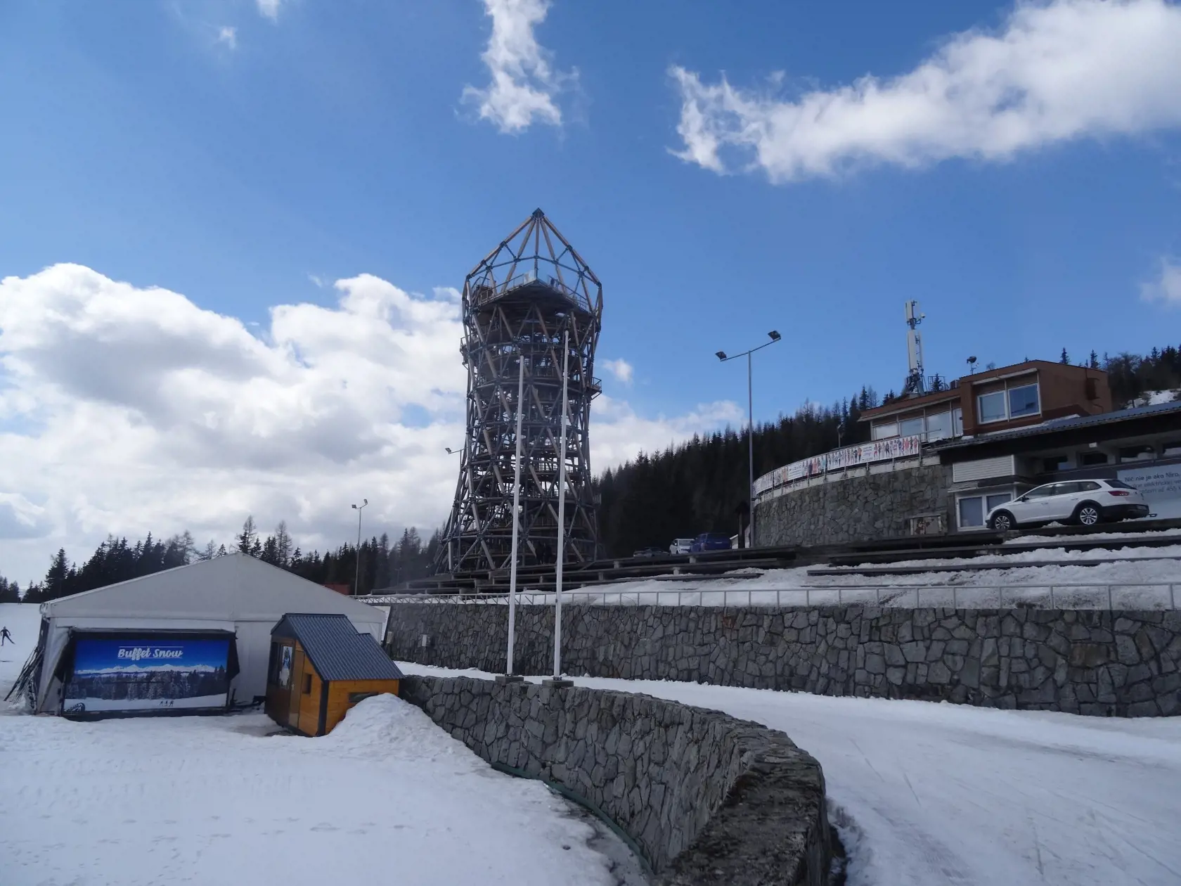 Turistov zaujala aj kontroverzná vyhliadková veža an Štrbskom Plese.