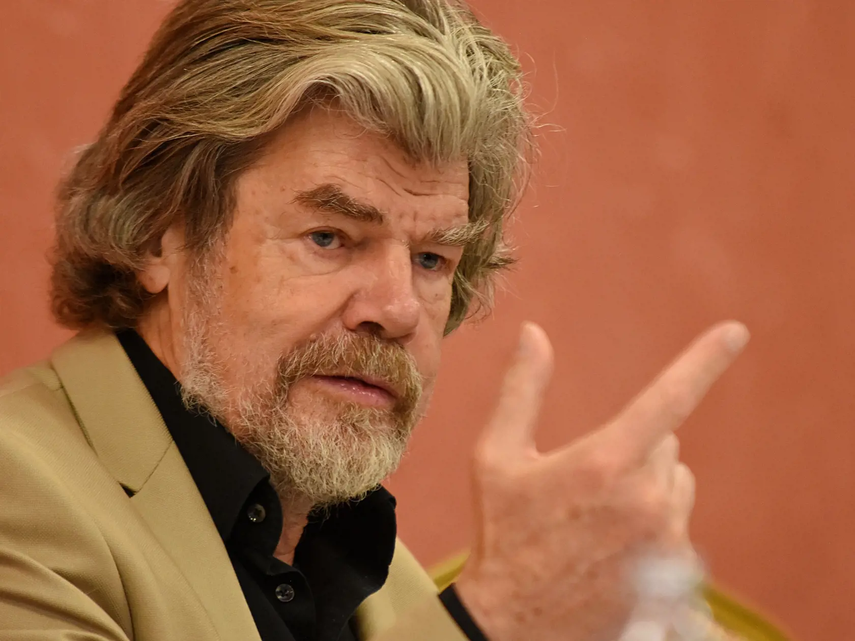 Na snímke svetová horolezecká legenda Reinhold Messner počas tlačovej konferencie na Štrbskom Plese vo Vysokých Tatrách 16. decembra 2019.
FOTO TASR - Oliver Ondráš