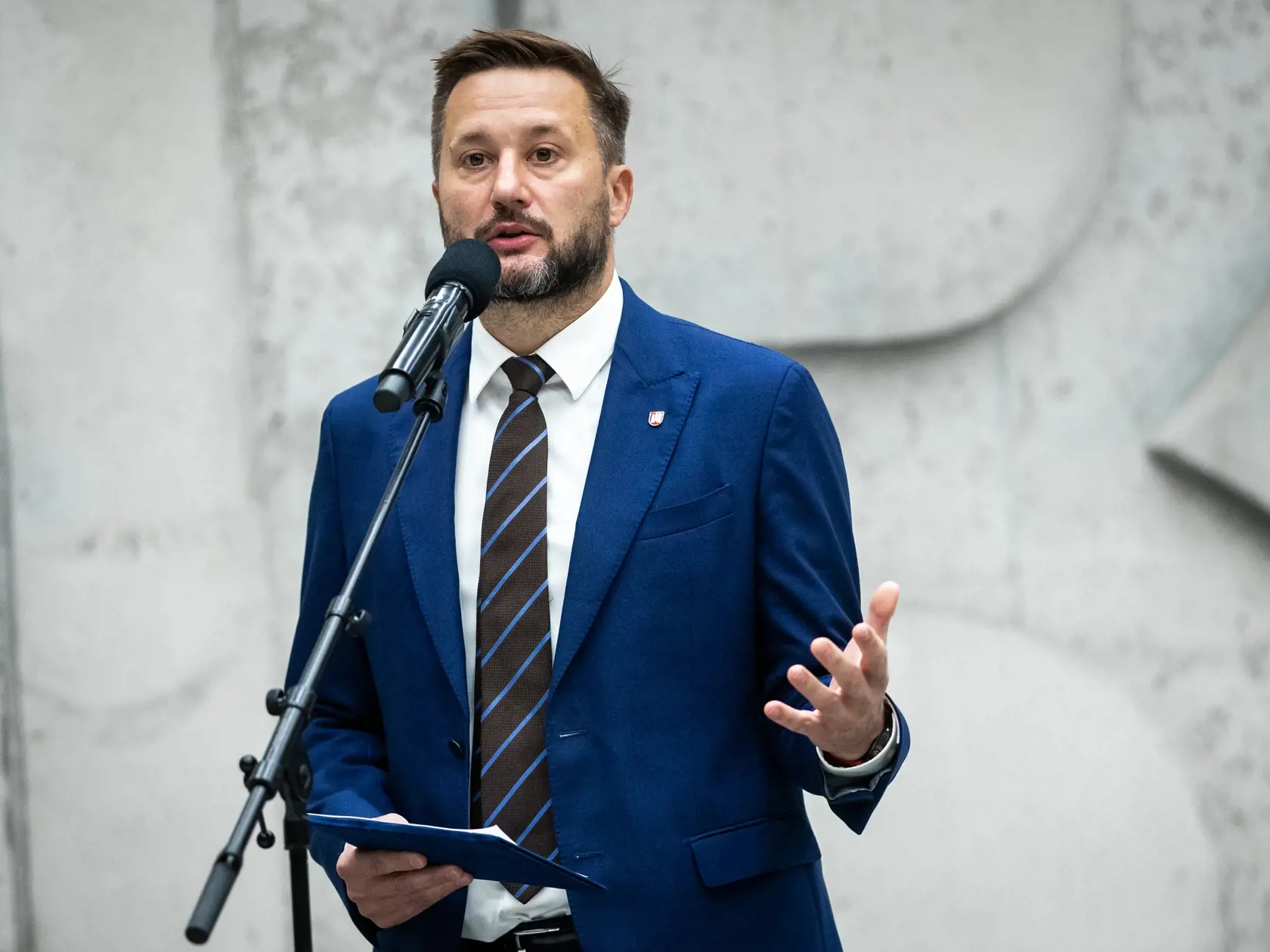 Primátor Bratislavy vo štvrtok podvečer zverejnil status na sociálnej sieti, v ktorom si vylial srdce.