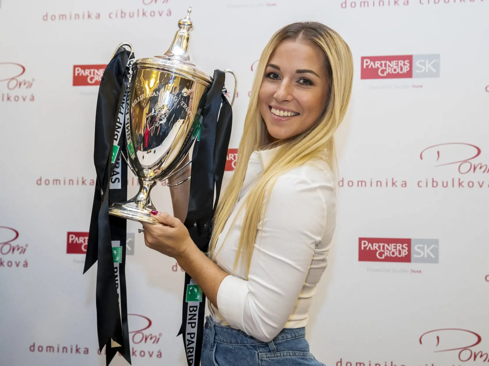 Na snimke slovenska tenistka Dominika Cibulkova na tlacovej konferencii po navrate z turnaja WTA Masters v Singapure, v ktorom vo finale porazila nemku Kerberovu.
