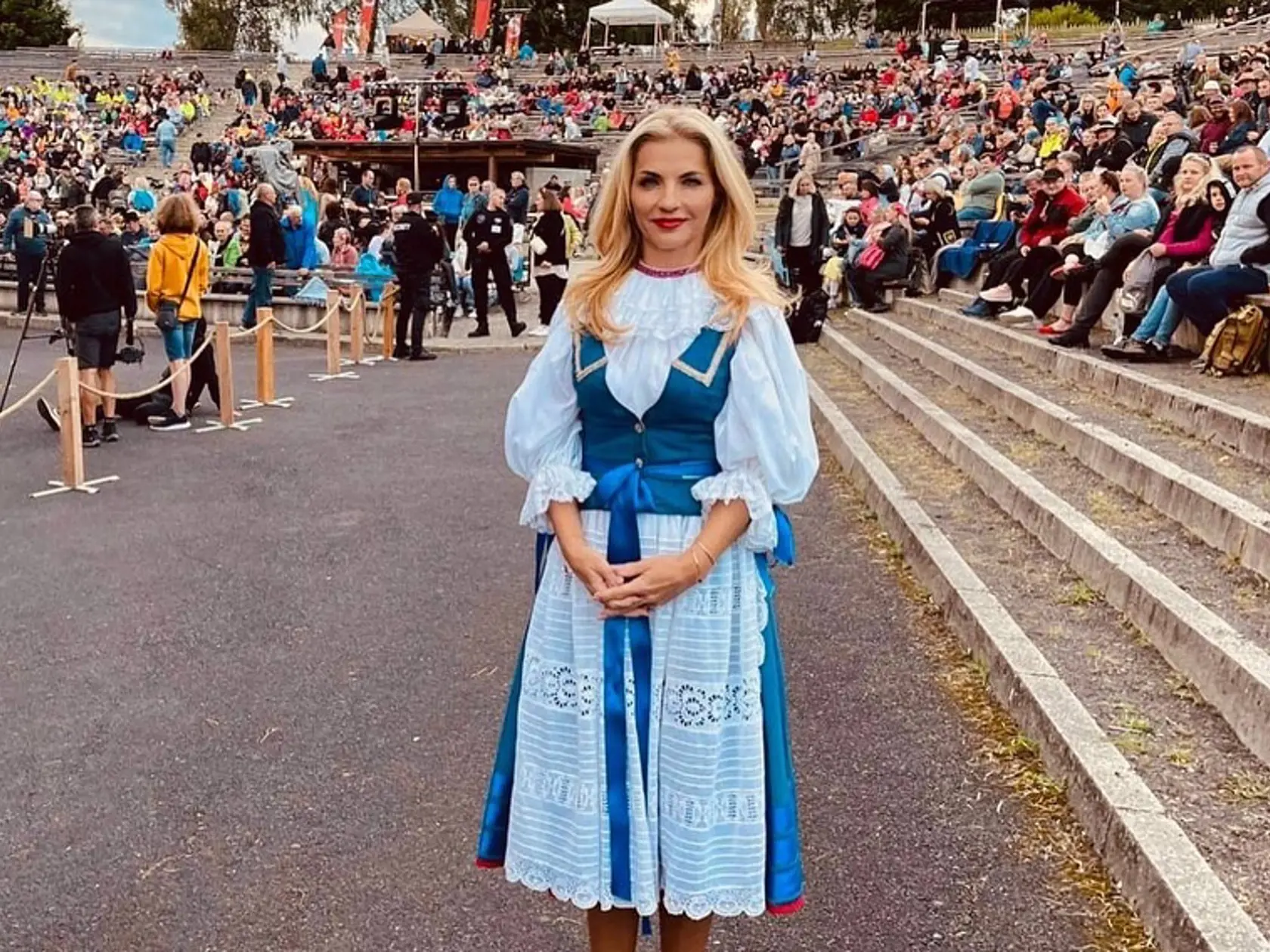 Ministerka kultúry Martina Šimkovičoa v kroji vo Východnej.