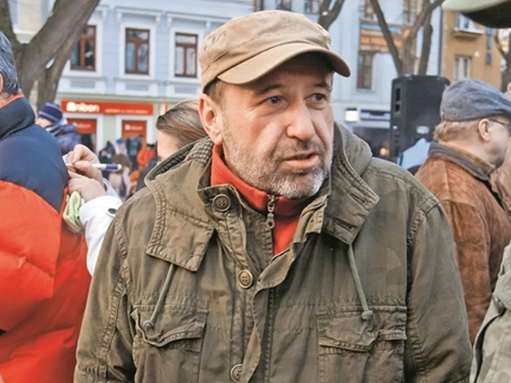 Rasťo Piško sa nebojí vyjadriť svoj názor. V minulosti sa zúčastnil aj na proteste proti Gorile.