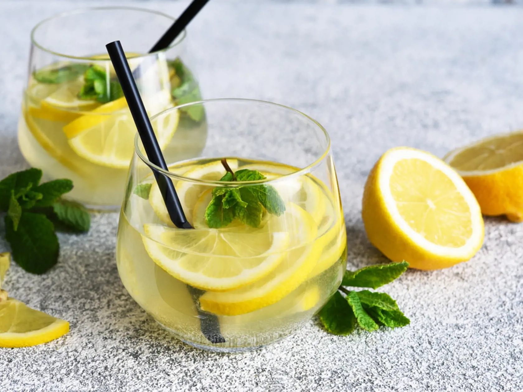 Fresh,Summer,Drink.,Cold,Lemonade,With,Mint,On,A,Concrete