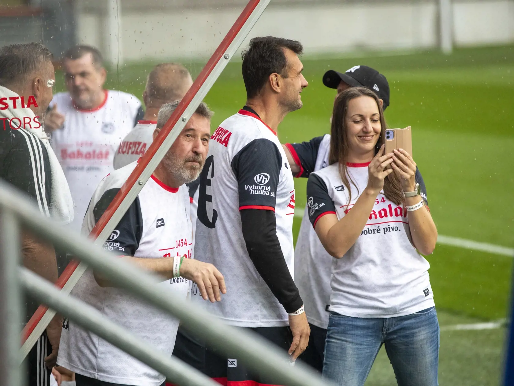 Na snímke je stretnutie maestrov a exhibičný zápas Spartak Trnava - MUFUZA
Zabávač Rasťo Piško
