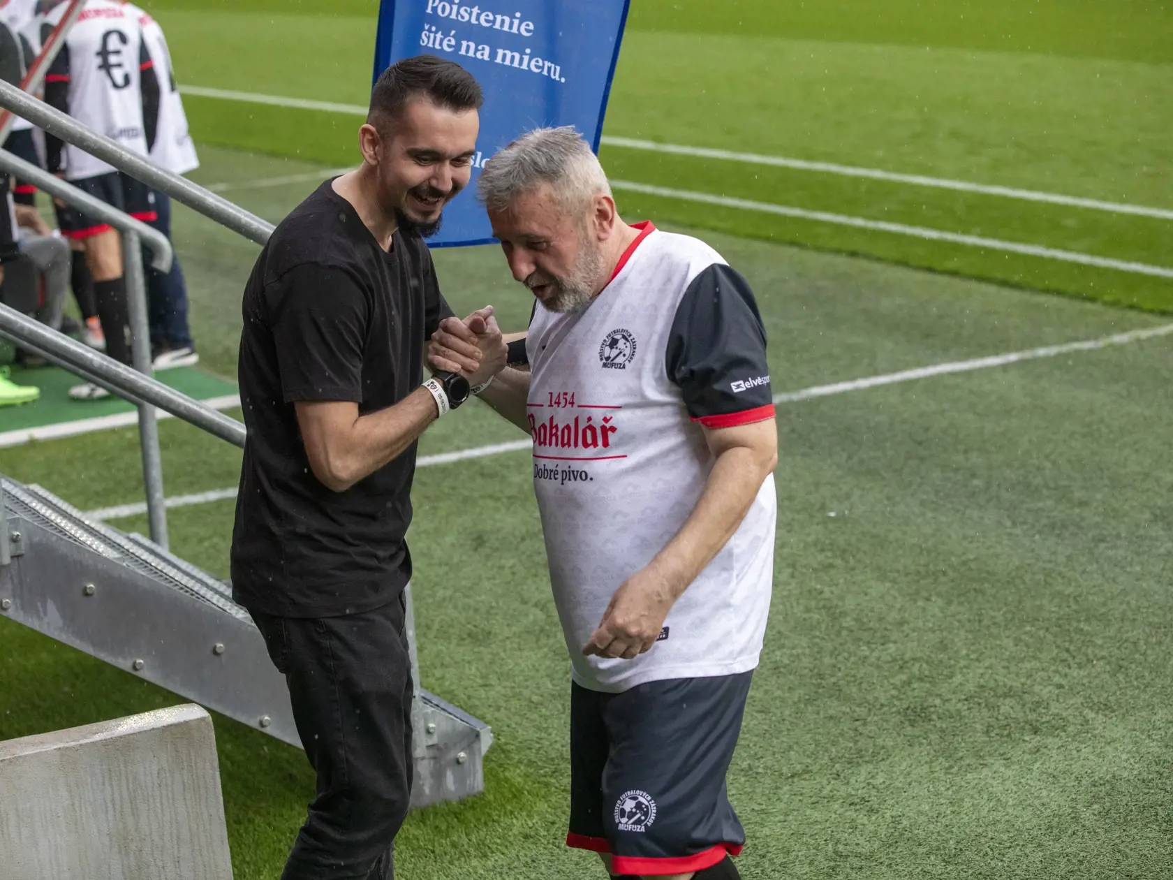 Na snímke je stretnutie maestrov a exhibičný zápas Spartak Trnava - MUFUZA
Zabávač Rasťo Piško
