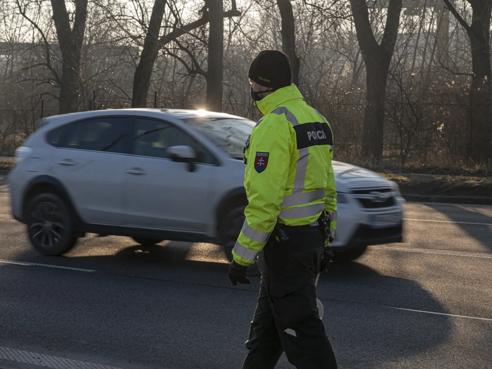 Polícia posledné týždne sprísnila kontroly dodržiavania opatrení.