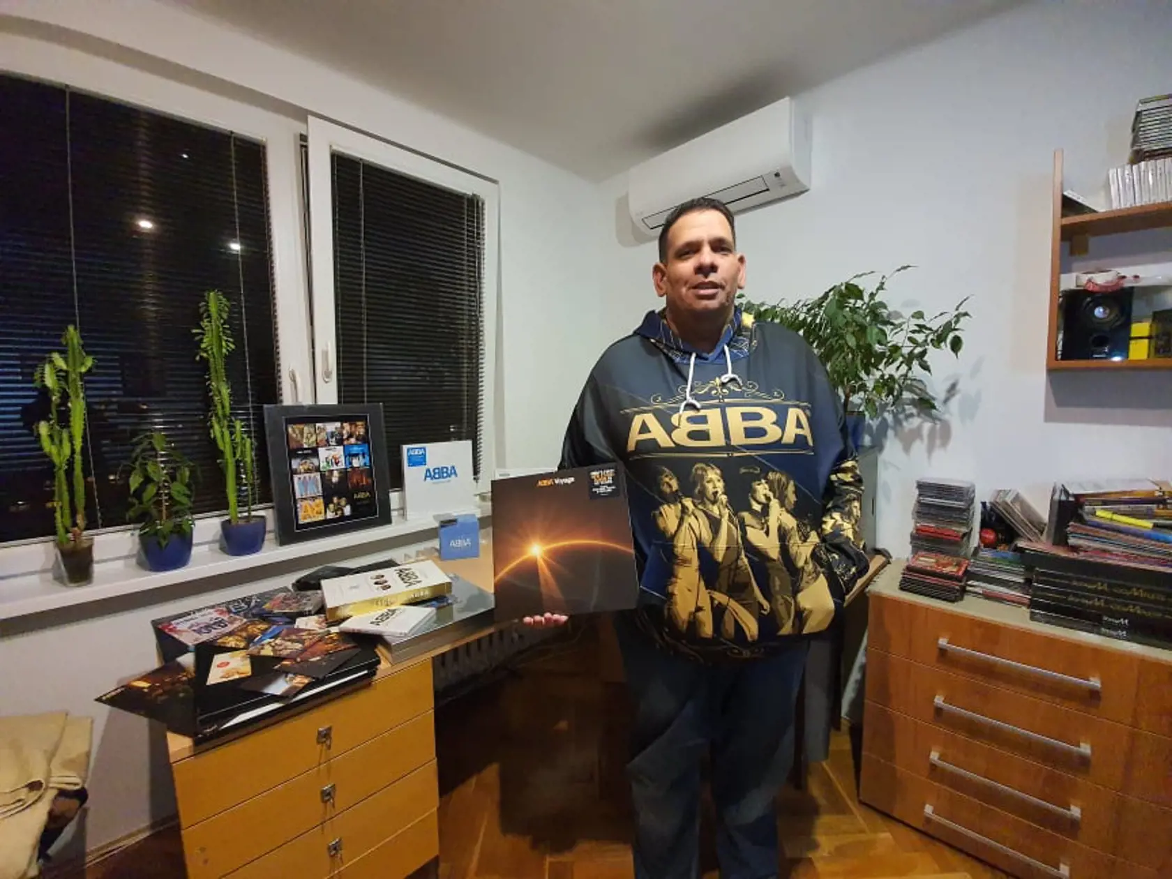 Levičan má stovky hudobných nosičov dvoch obľúbených skupín.