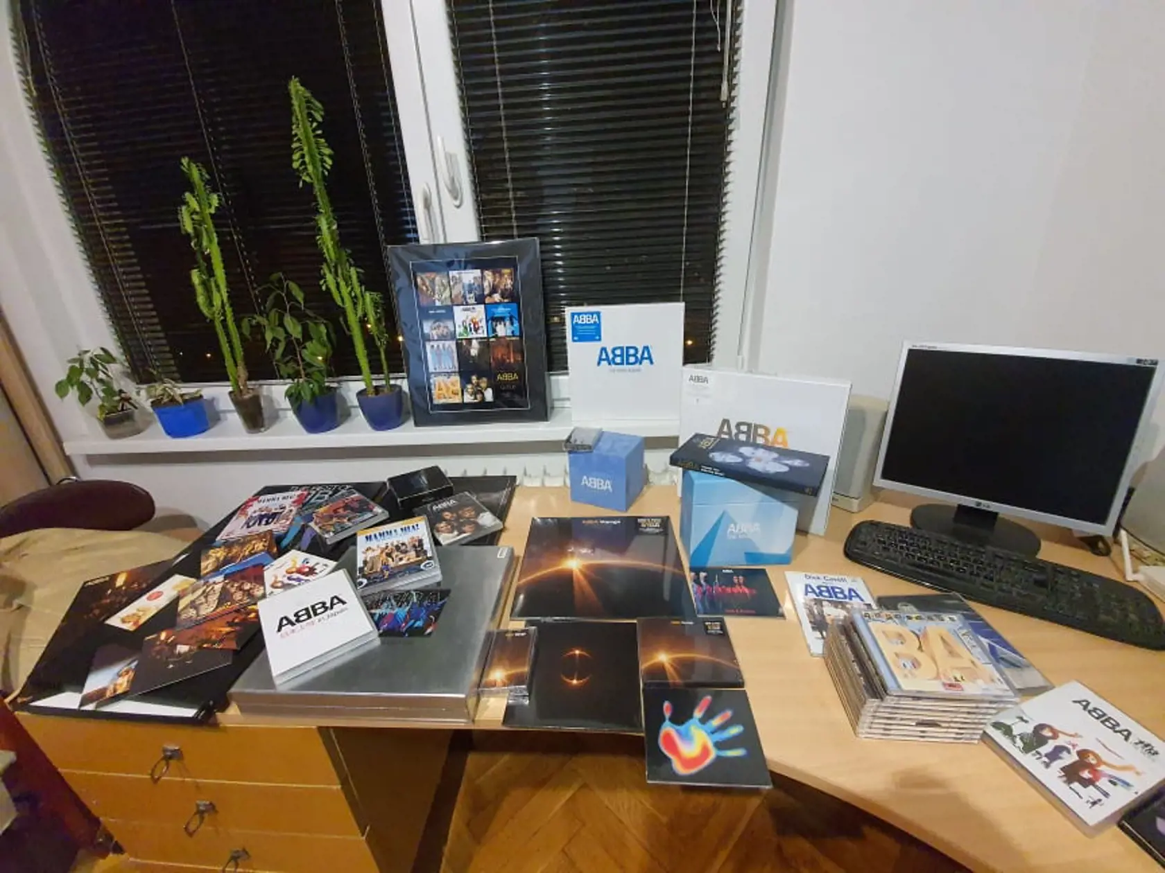 Levičan má doma stovky hudobných nosičov.