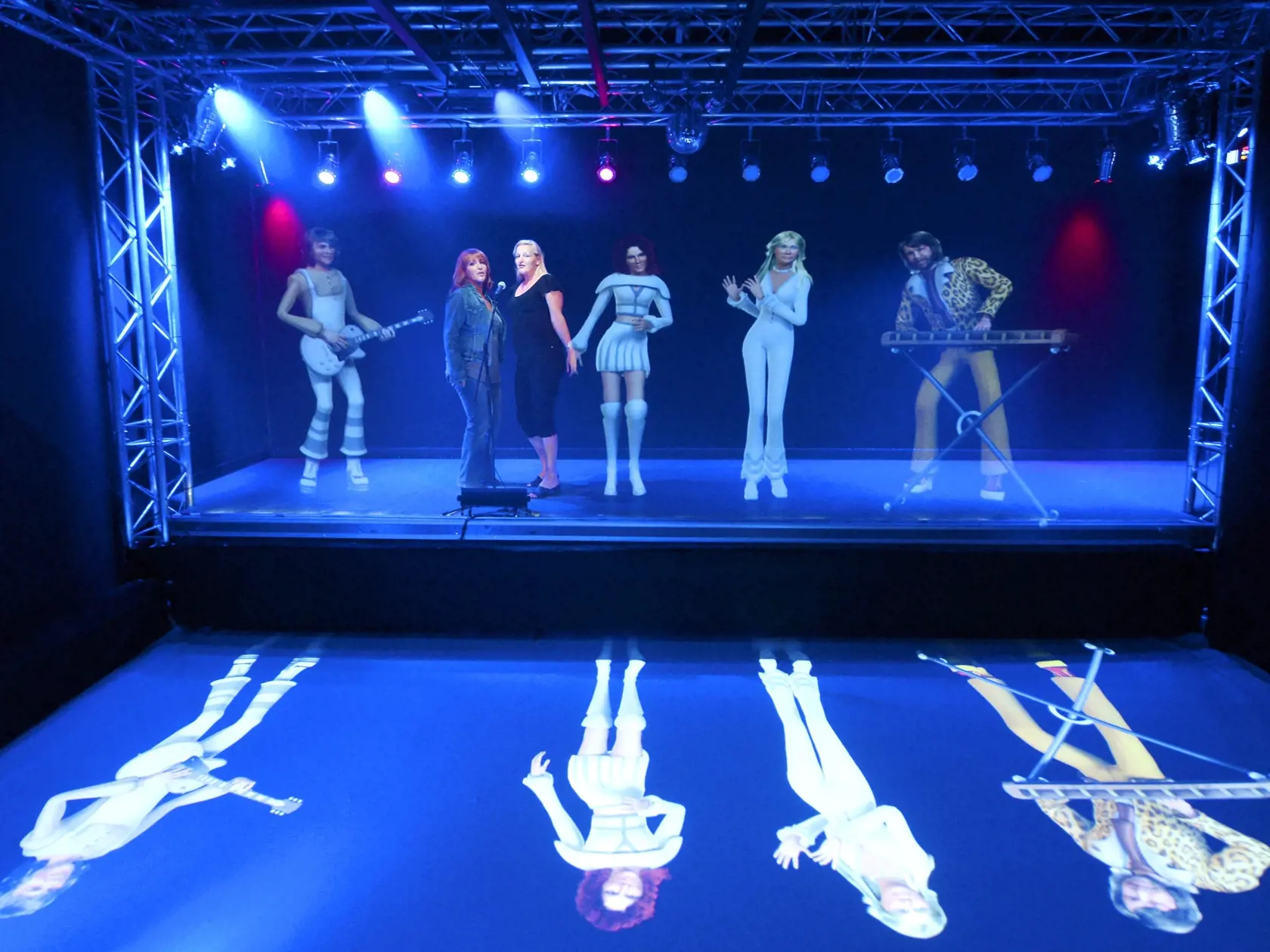 SVETOVÝ OŠIAĽ ABBA oznámila na tlačovej konferencii 2. septembra vydanie nového albumu a plánovanú šou s hologramami.