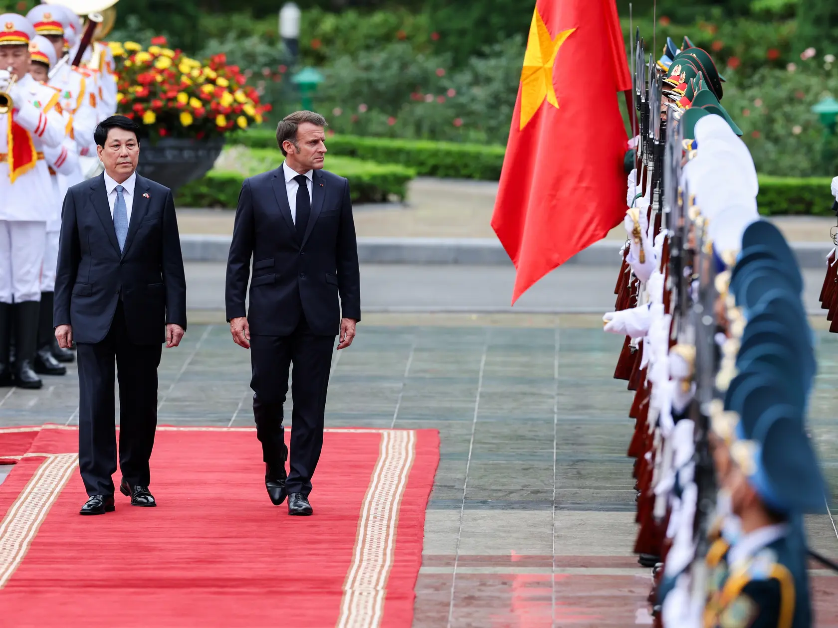 Francúzsky prezident Emmanuel Macron počas návštevy Vietnamu.