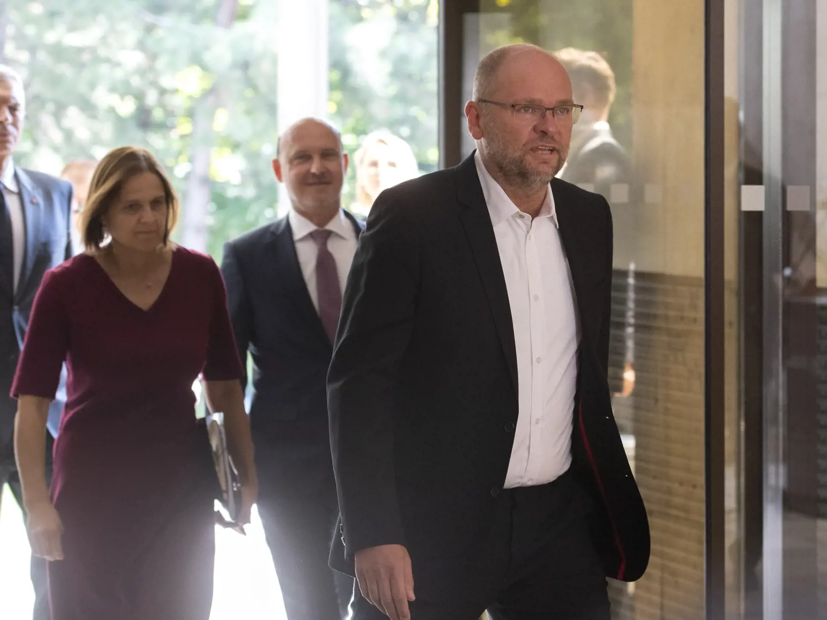 Pri rezorte školstva, ktorý sa po podanej demisii Gröhlinga taktiež uvoľní, ju požiadal, aby zatiaľ poverila riadením rezortu jeho. Uviedol to v relácii RTVS Sobotné dialógy.