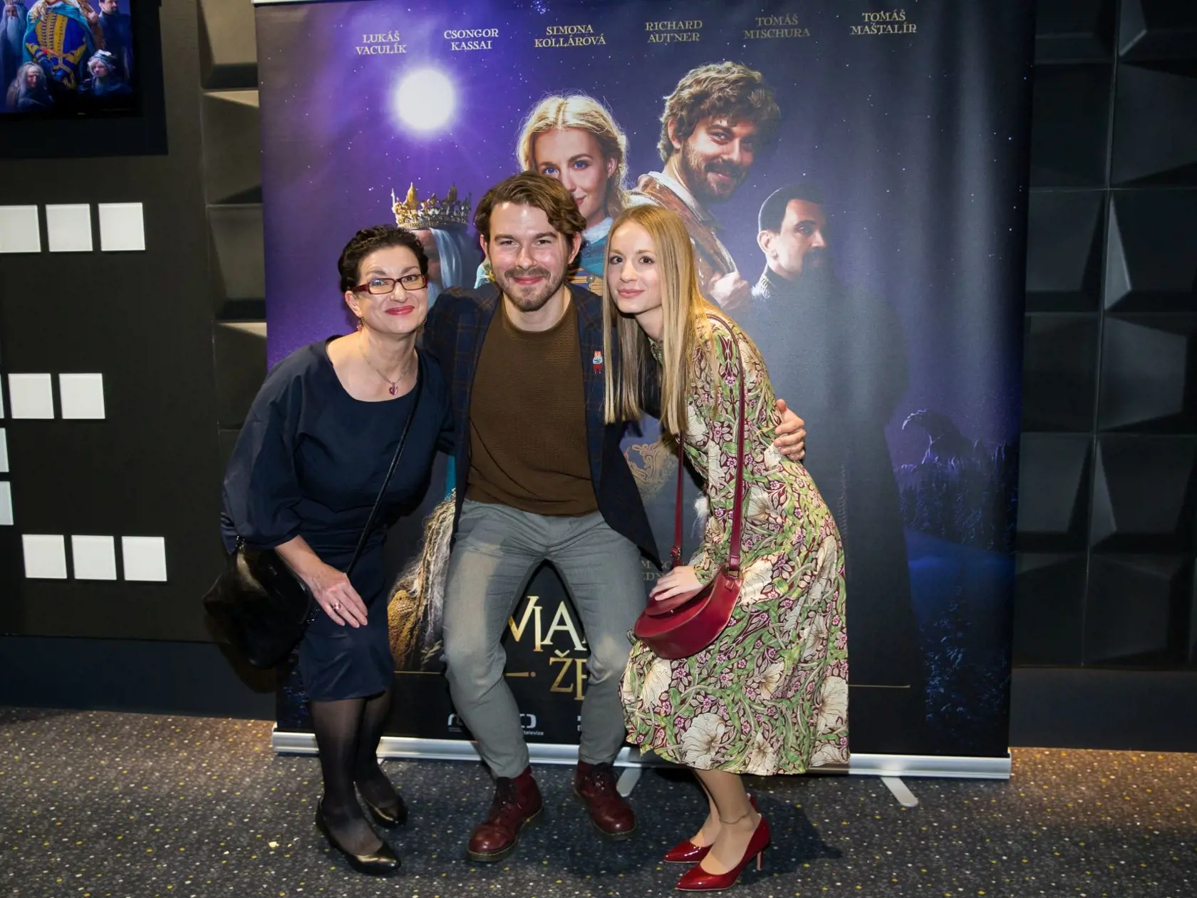 Premiéra filmu "Vianočné želania" v jednom z bratislavských kinosál. Na snímke Judita Hansman, Richard Autner a Simona Kollárová.