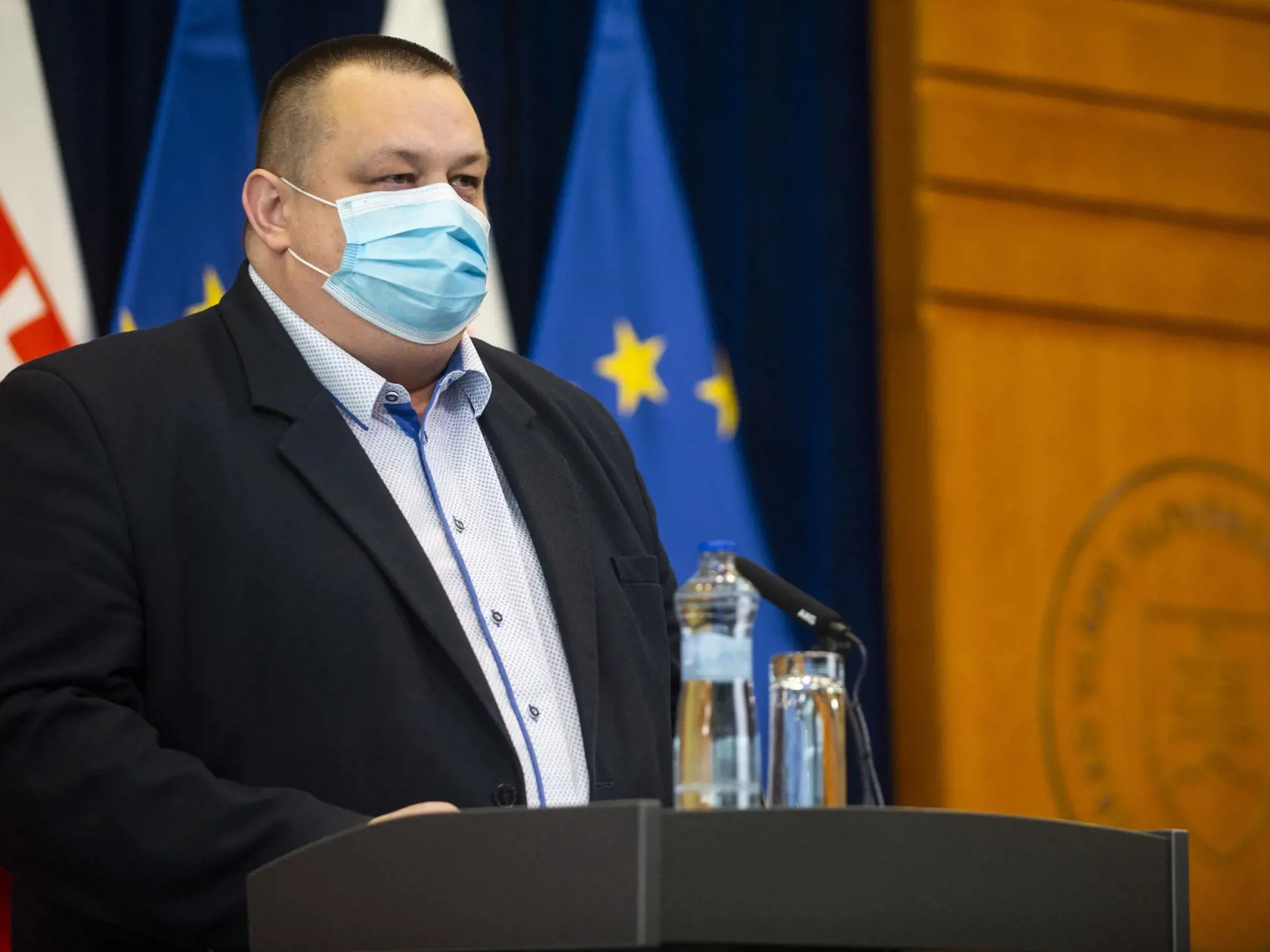 Na snímke hlavný hygienik SR Ján Mikas počas tlačovej konferencie k aktuálnym výsledkom testovania nového koronavírusu 6. apríla 2020 v Bratislave. FOTO TASR – Jakub Kotian