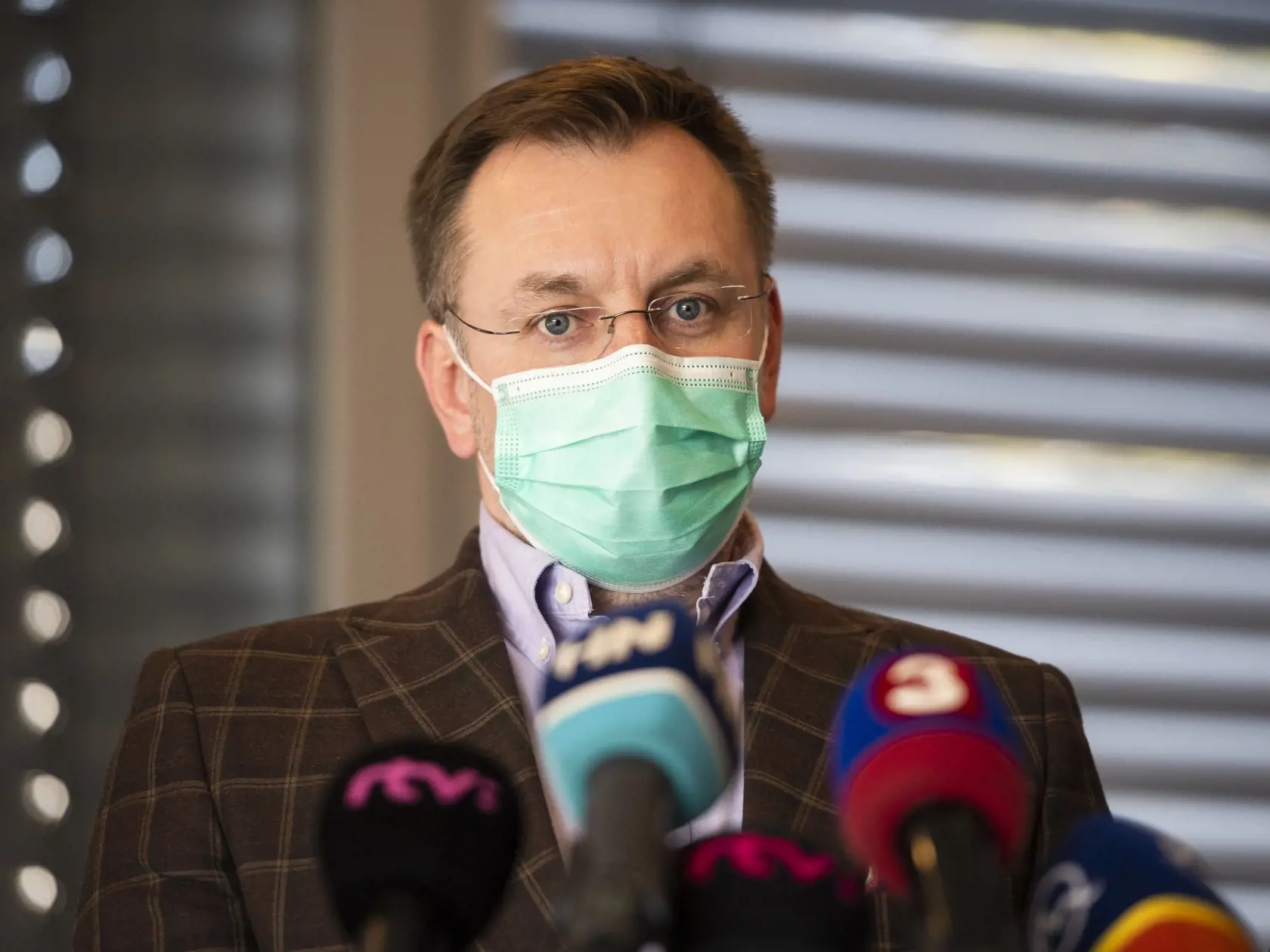 Na snímke generálny manažér Medirex Group Radoslav Bardún počas brífingu k začiatku testovania na nový koronavírus v laboratóriách Medirexu v Bratislave 16. marca 2020. FOTO TASR - Jaroslav Novák