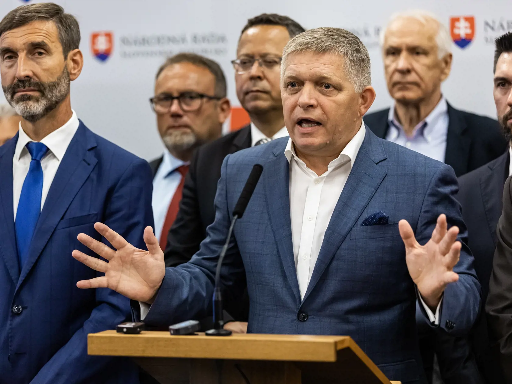 Mimoriadna schôdza Národnej rady SR k zásahu Národnej kriminálnej agentúry (NAKA) v priestoroch Bratislavského hradu. Na snímke Robert Fico.