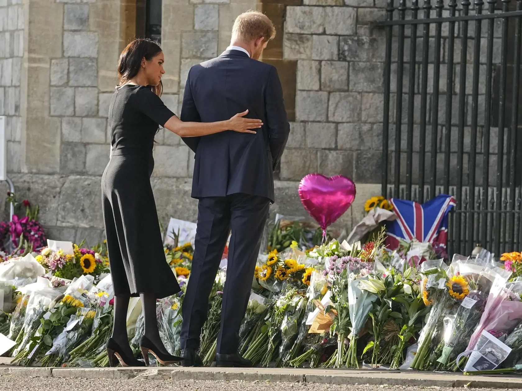 Meghan bola Harrymu celý čas oporou.